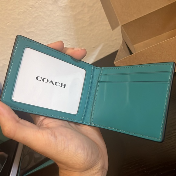 BRANDNEW COACH WALLET TEAL INTERIOR - Picture 5 of 7
